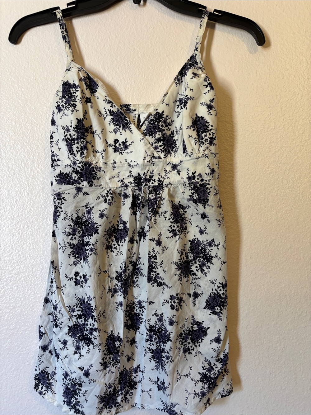 Full Tilt Woman’s White and Blue Floral Tunic Tank Top, Size M